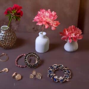 Round Vase with strands – Artistic Design For Artificial Flowers, Jewellery, Pin holder, Office & Home Décor