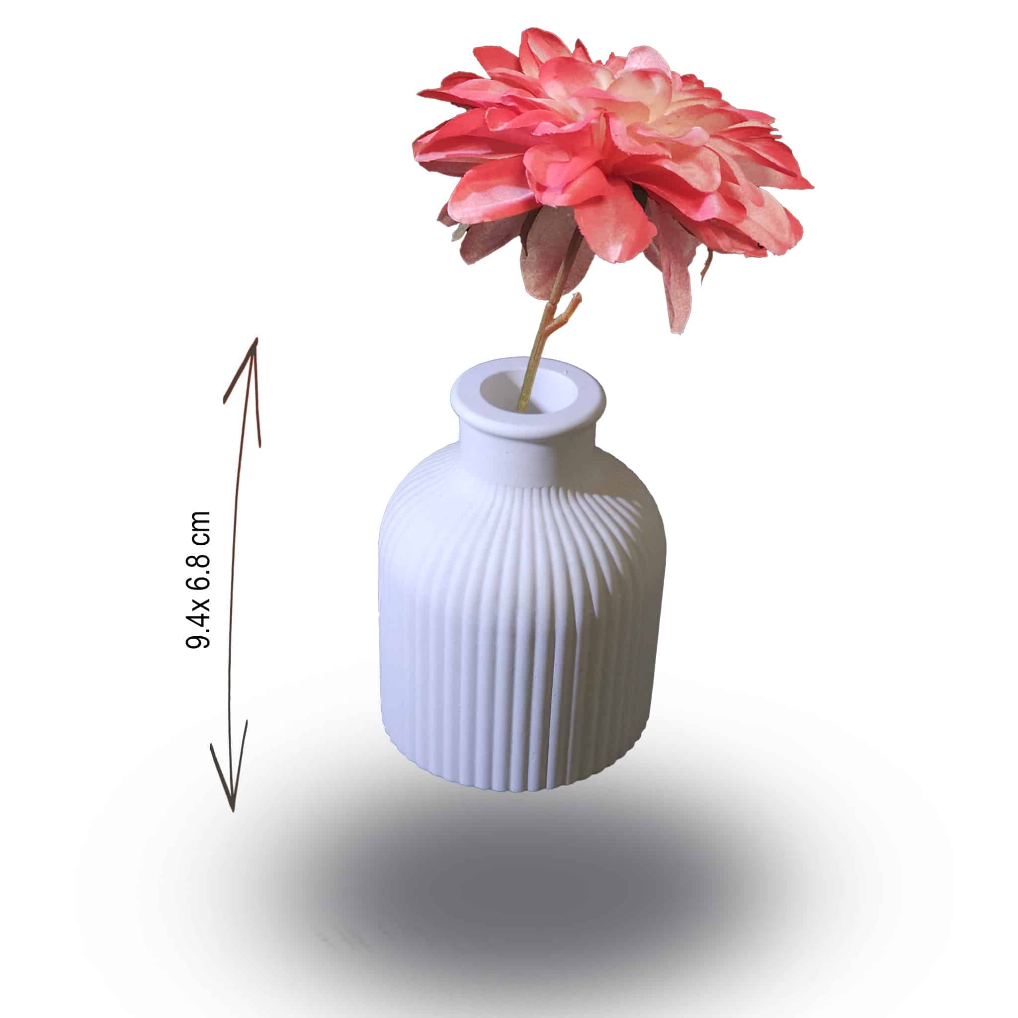 round_vase_with_strands_w
