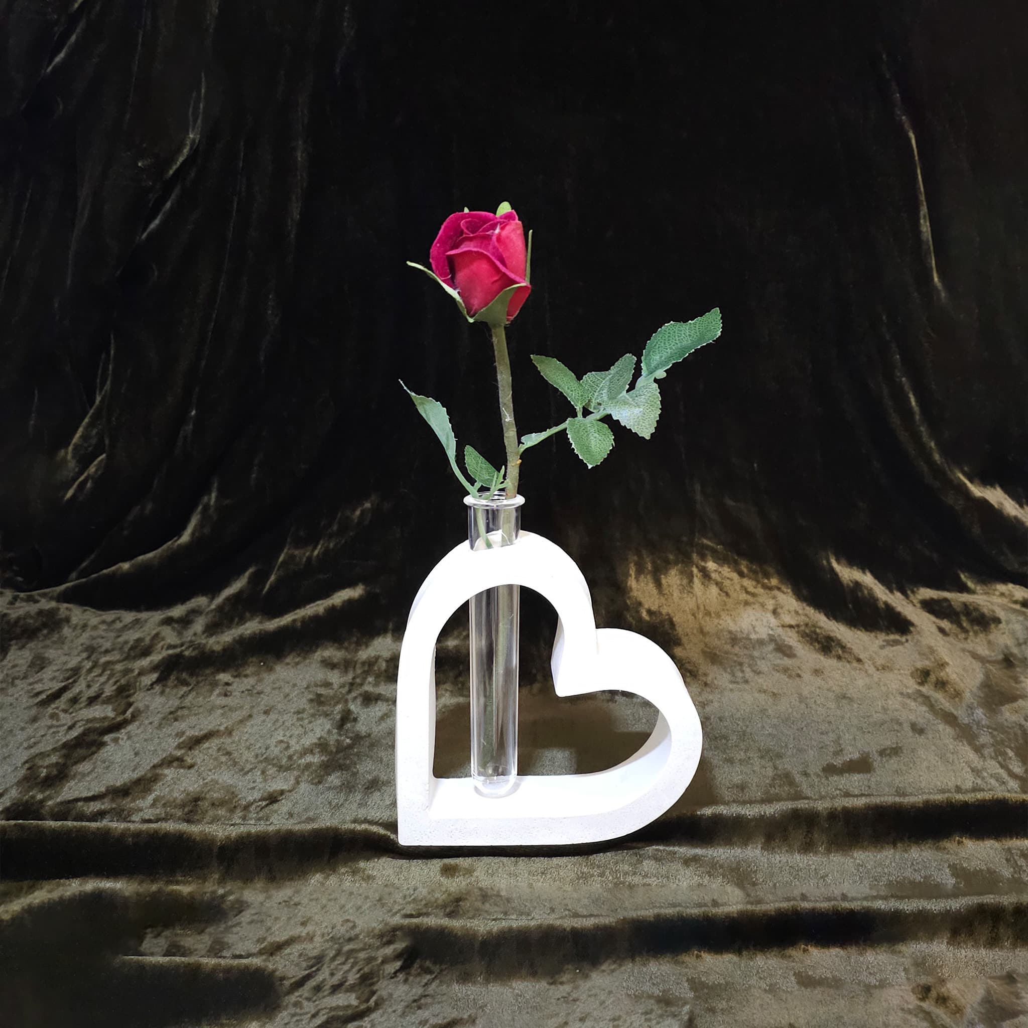 heart_shaped_handcrafted_vase